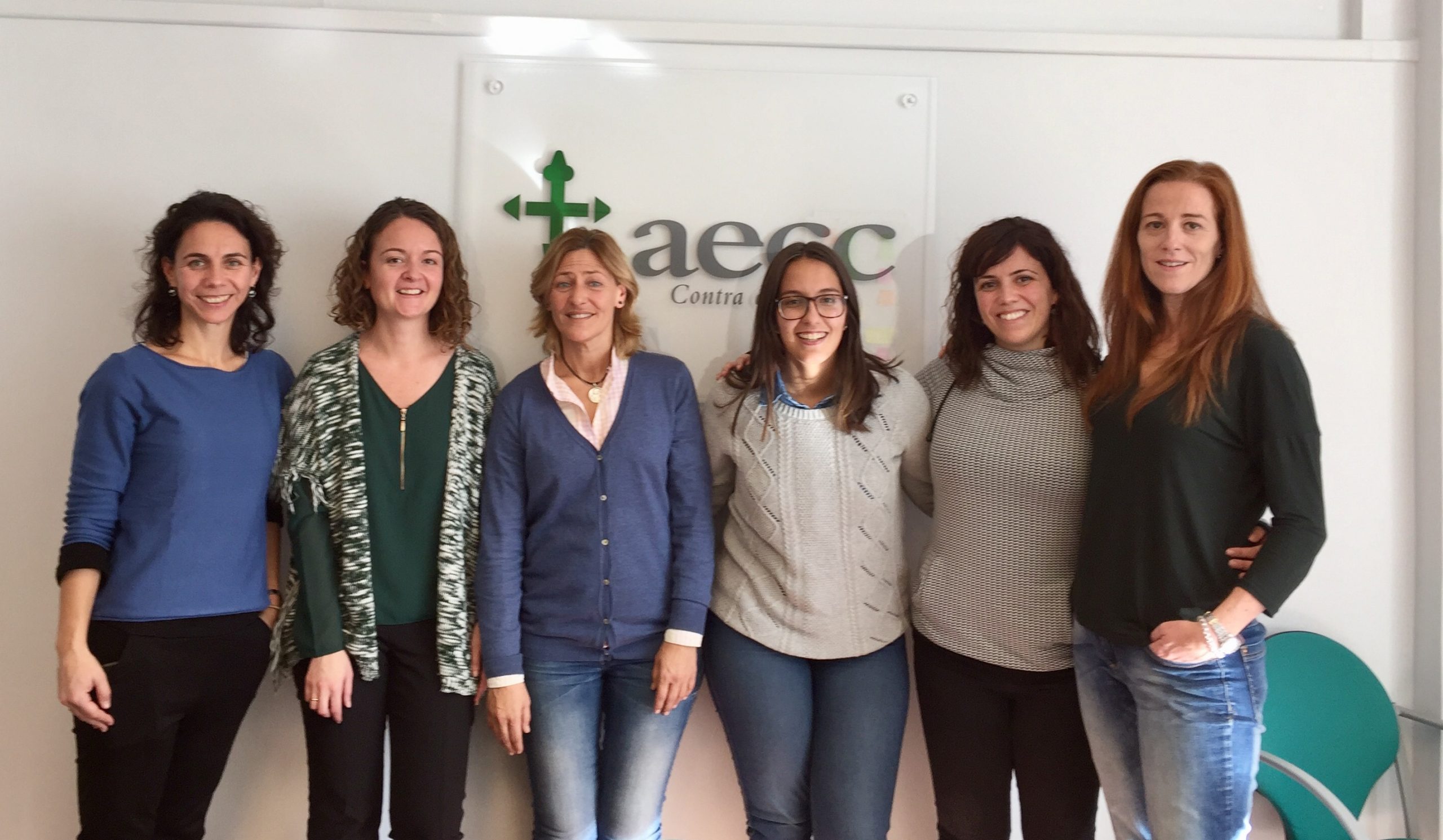 Ana García, de Aprendizaje y Desarrollo de Cetelem, imparte un taller de creatividad en la AECC