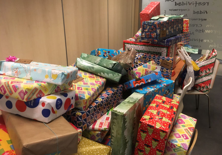 Cetelem recoge más de 330 regalos y donaciones entre empleados para llevar «una sonrisa por Navidad»