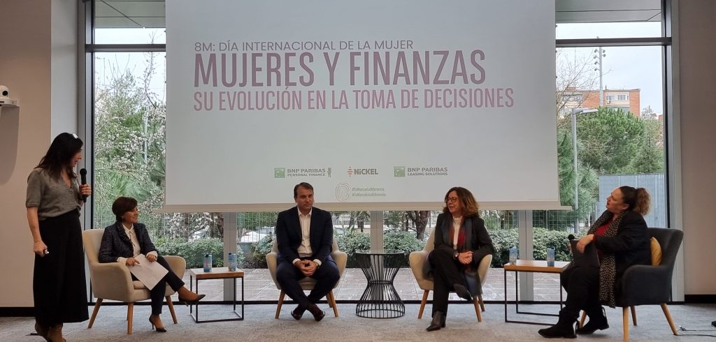 Mesa redonda a propósito del papel de la mujer en las finanzas - BNP Paribas Personal Finance