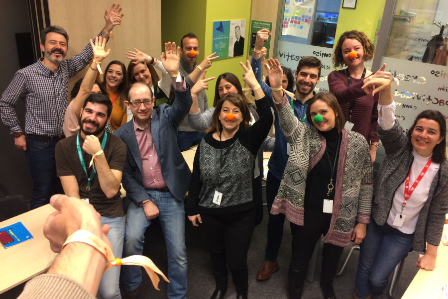 Cetelem celebró la Semana de la Felicidad con la Fundación Theodora y sus «im-pacientes»