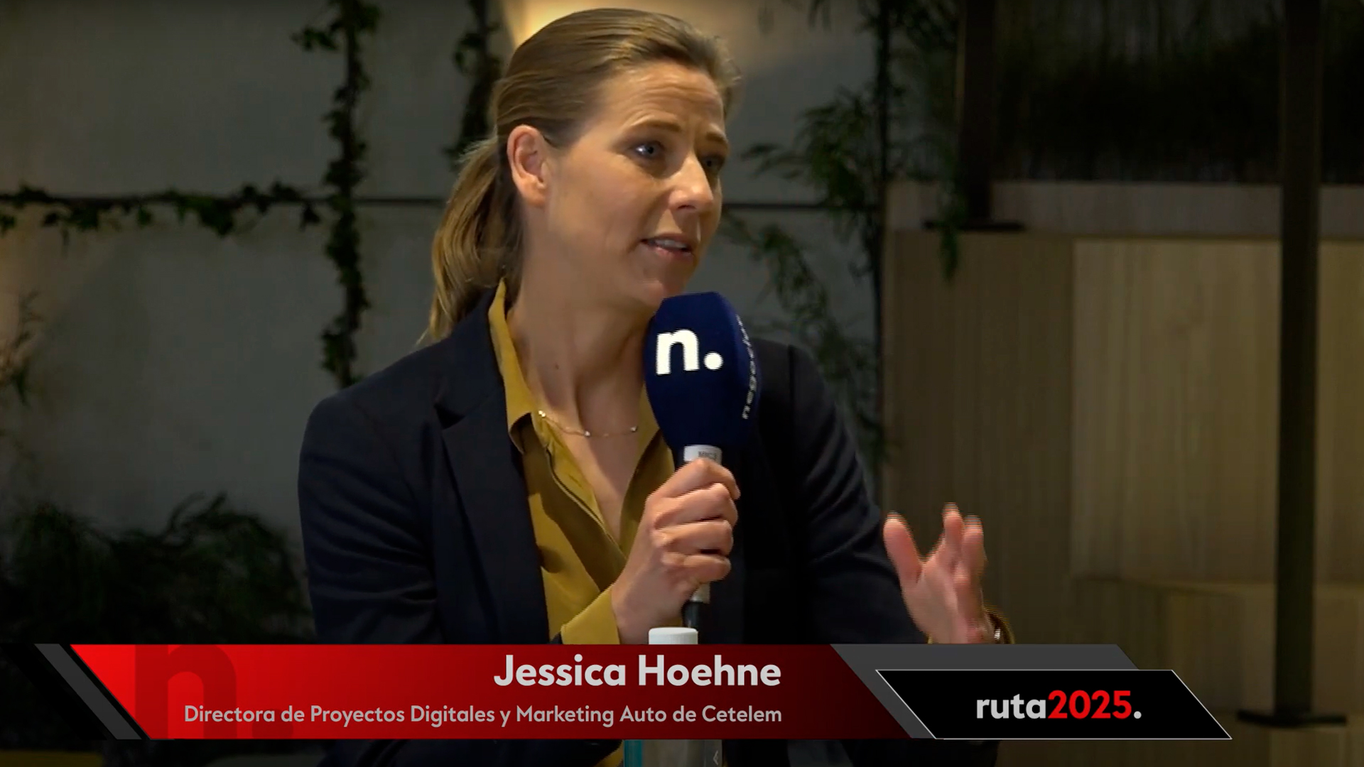 Jessica Hoehne participa en el programa Ruta 2025 de Negocios TV sobre el coche conectado