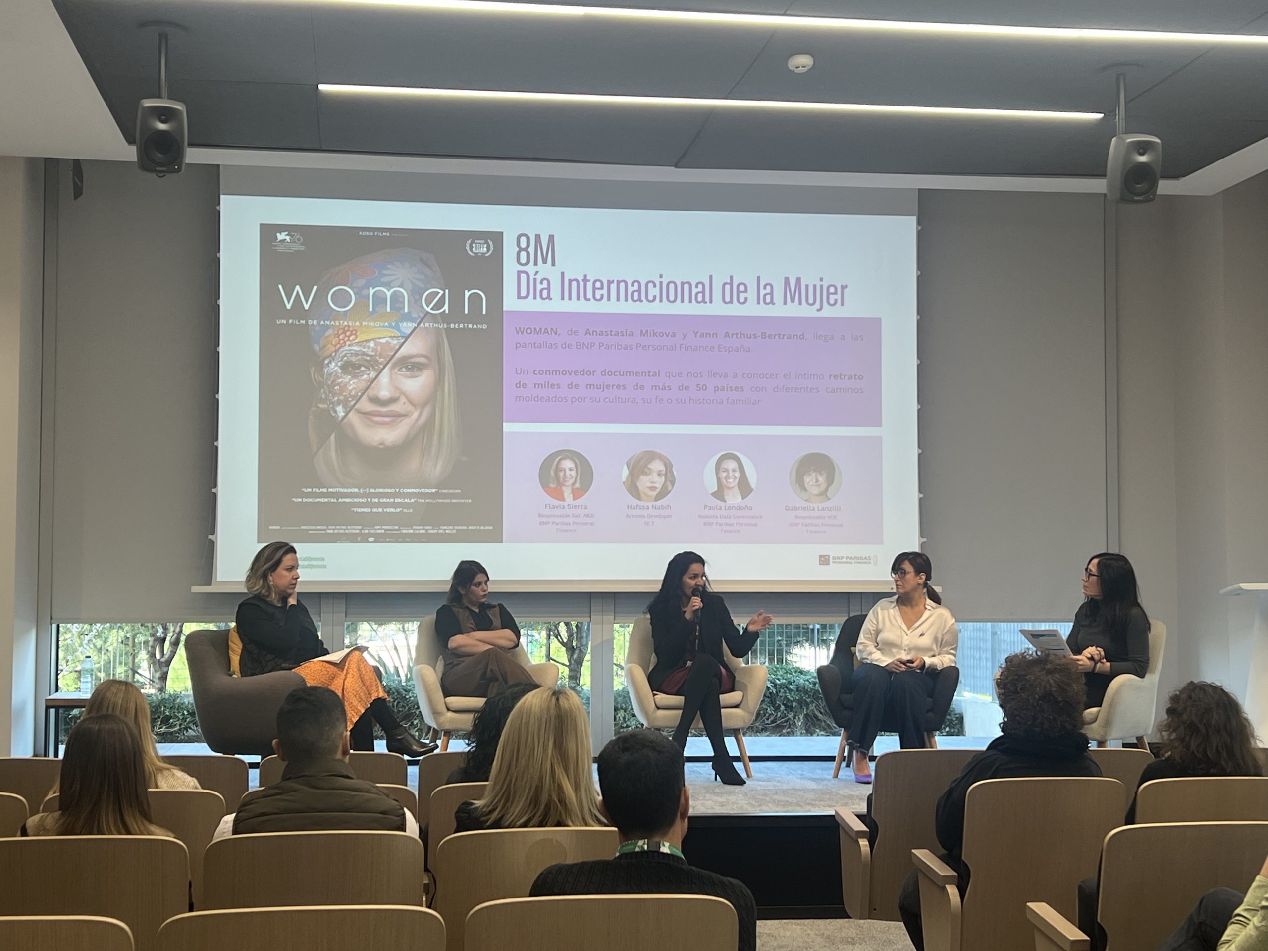 Celebramos el día internacional de la mujer con la proyección del documental «Woman»