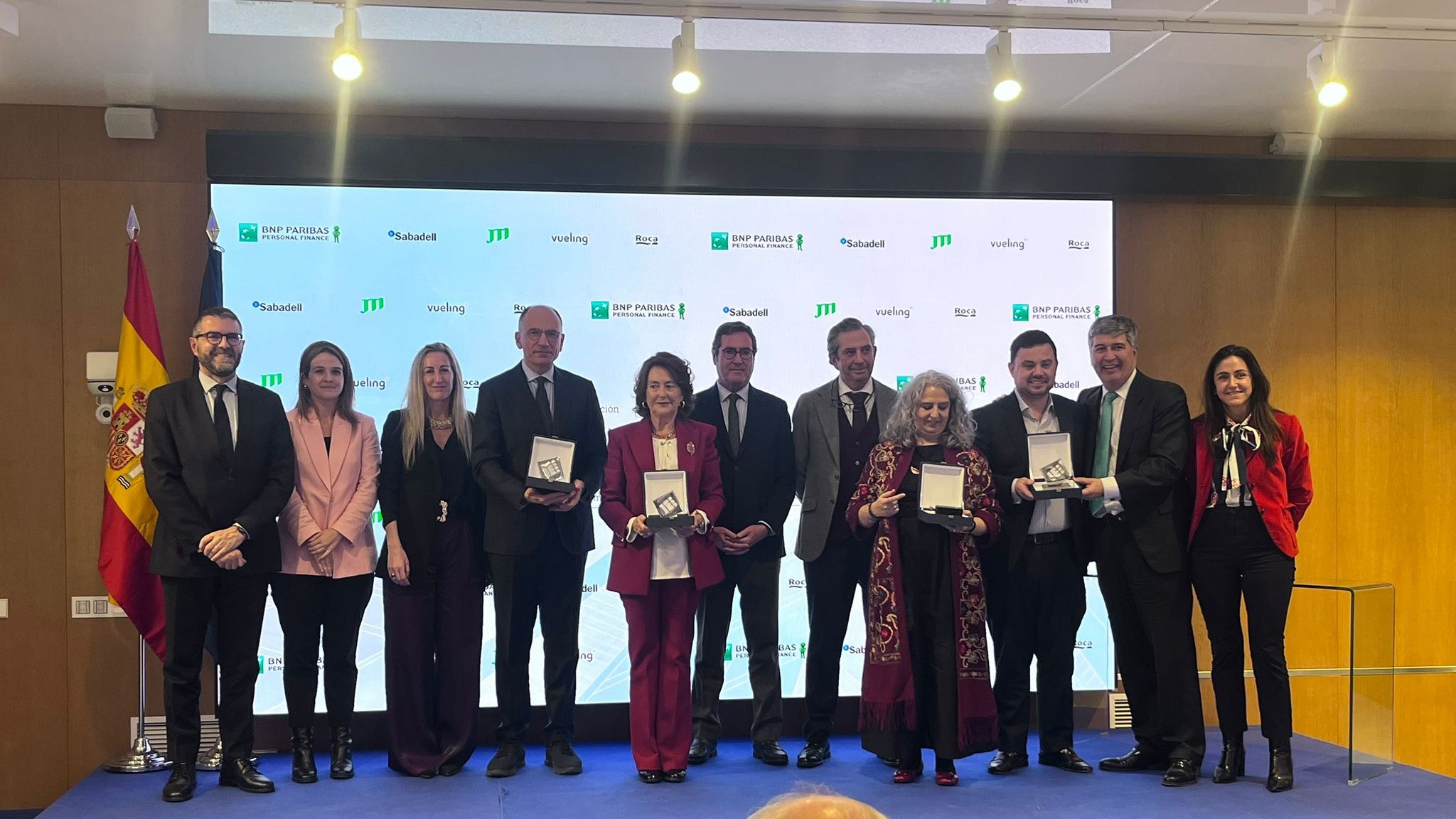 El Instituto de Estudios Económicos entrega los premios IEE 2025, patrocinados por BNP Paribas Personal Finance