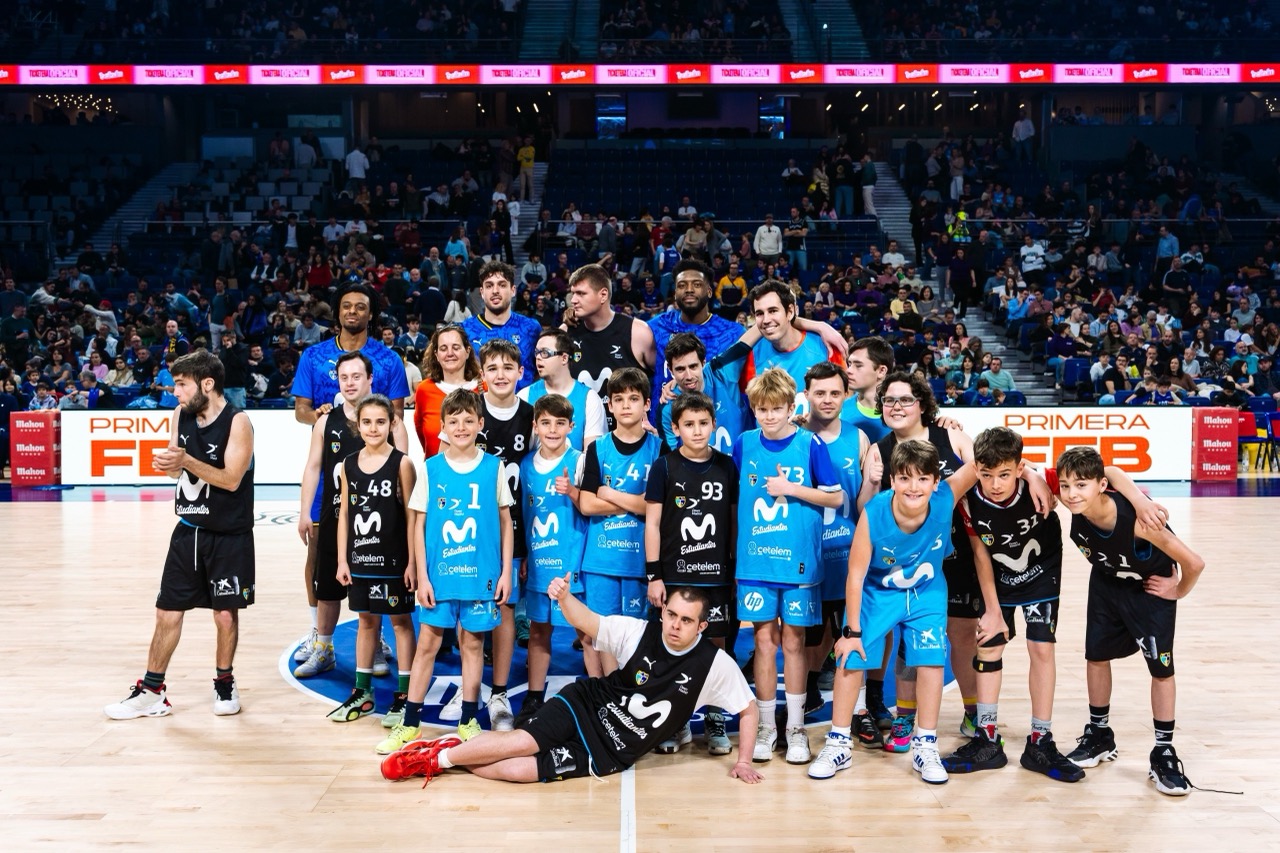 El All Star Junior de Cetelem reúne al equipo inclusivo de Down Madrid con hijos de empleados en una jornada de baloncesto para todo